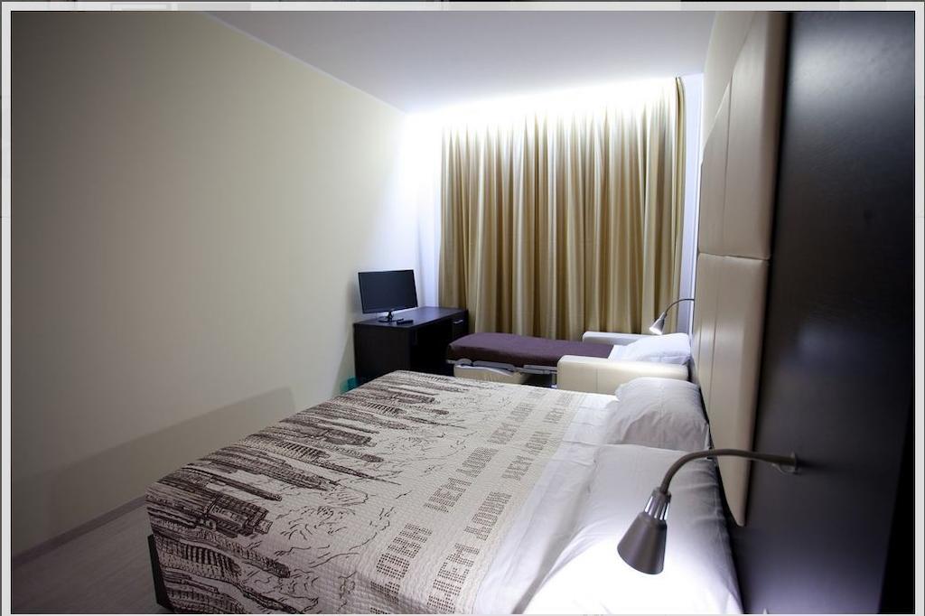 Hotel Elys Pieve Emanuele Exteriér fotografie